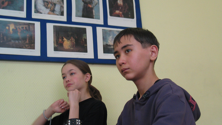 «Сидите и дышите»: СМИ сообщают об оставленных учителем детях после взрыва