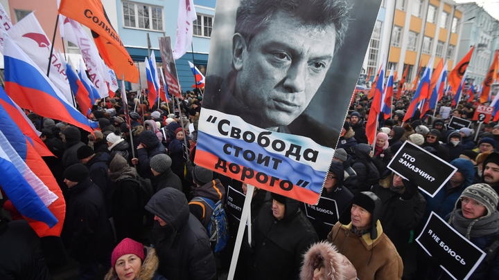 Митингующие без шуток оживили Немцова и не смогли вспомнить, кто он