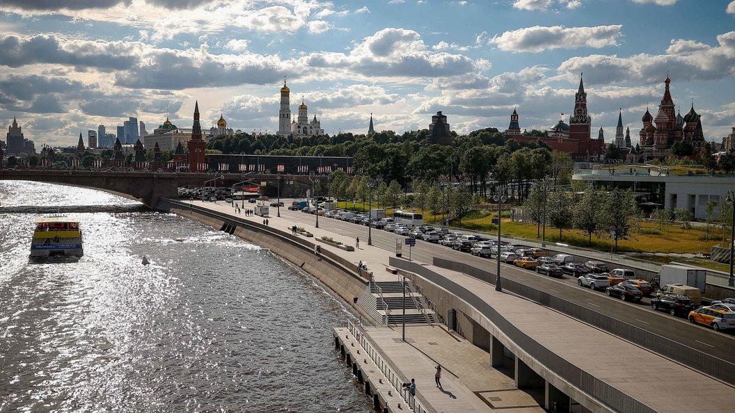 На первом месте москва. Метро над водой Москва.