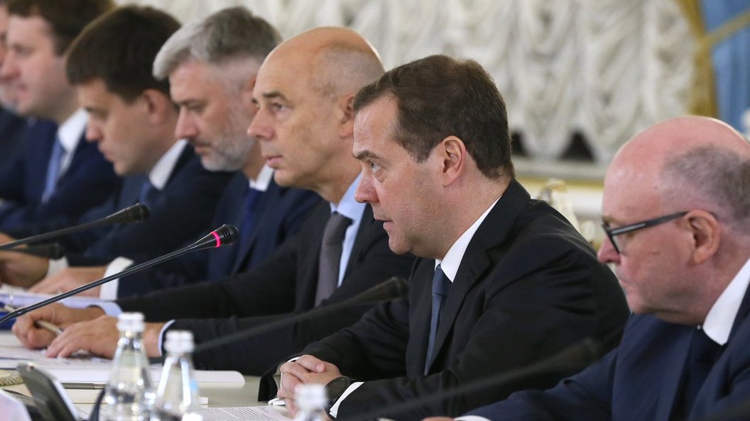 Х д на россии. Медведев встретился с иностранной премьер министром женщиной.