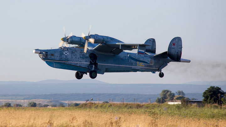 Шансов выжить не было: Последние секунды до крушения Бе-200 - видео