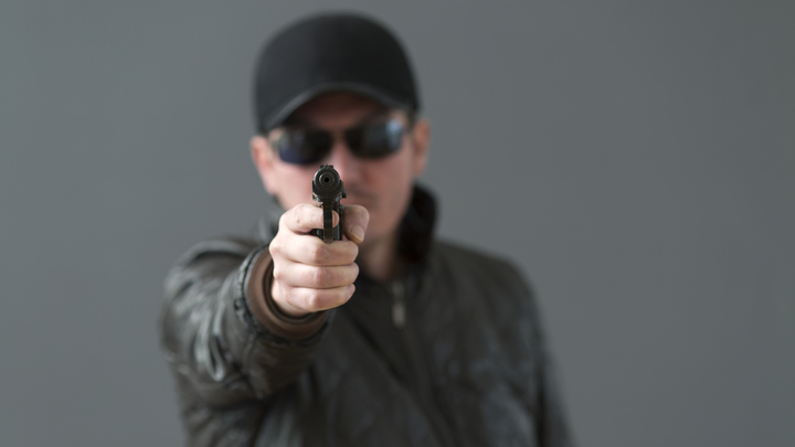 Видео штурма квартиры сотрудниками КГБ вызвало вопросы. Белорусы теряются в догадках