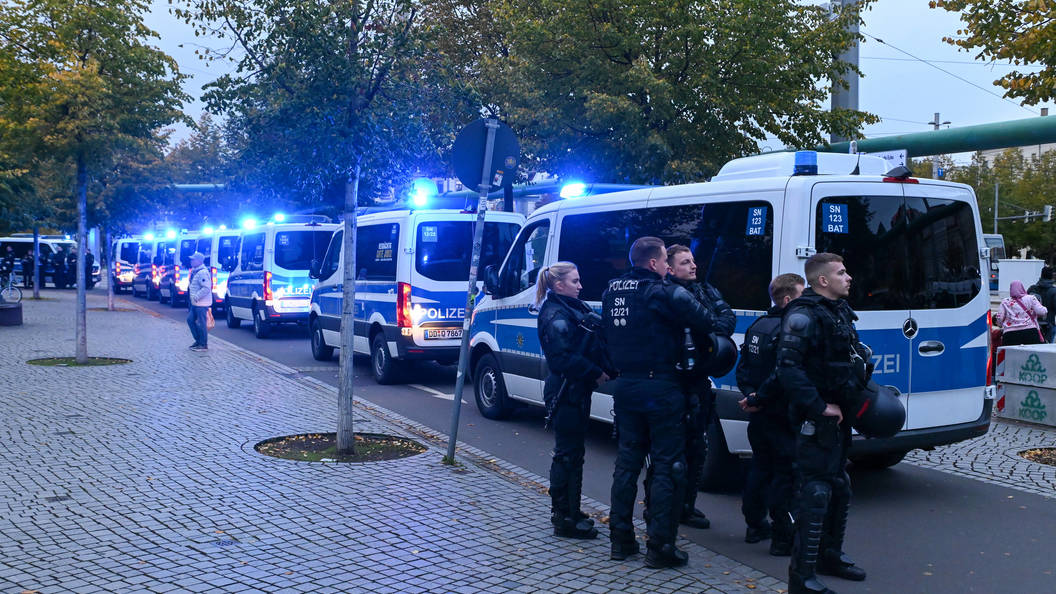 В Германии полиция взяла в осаду дом русской семьи. Позже хозяина нашли мертвым