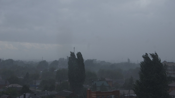 В Ростовской области объявлено штормовое предупреждение из-за гроз с градом