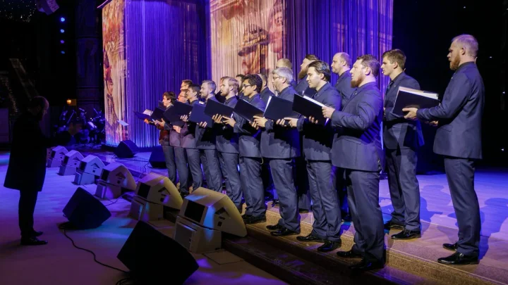 Хор Сретенского монастыря дал импровизированный концерт на борту рейса Москва–Ереван