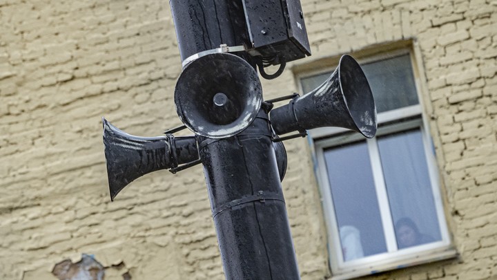 Сигнал тревоги в Махачкале прозвучал ровно в полночь: Что известно