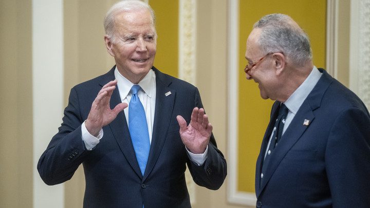 Байдена обвинили в убийстве детей. Он лишь посмеялся