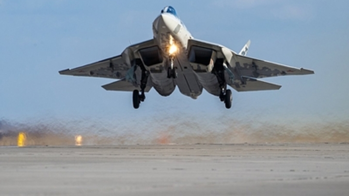 Последний намёк русских: Три секунды полёта Су-57 озадачили американцев