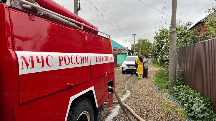 В Новороссийске при пожаре в частном доме погибли два мужчины