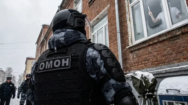 Подросток, напавший на школу в Татарстане, тяжело переживал смерть подруги. Одноклассники шепчутся: Её могли столкнуть