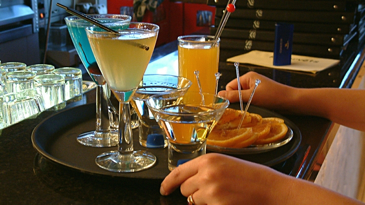 Опасное пойло. Врач предупредил о вреде коктейлей из йогурта и вина