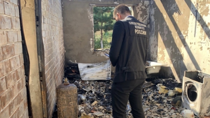 На Кубани семейная пара погибла при пожаре в частном доме