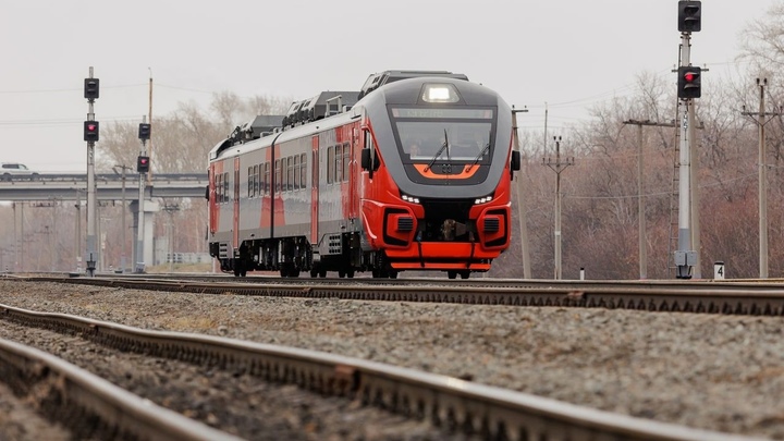Рельсовый автобус Орлан. выехавший из Челябинска, насмерть сбил мужчину