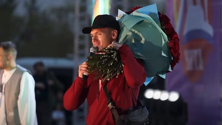 Молодой человек сделал предложение своей девушке на Дне города в Чите