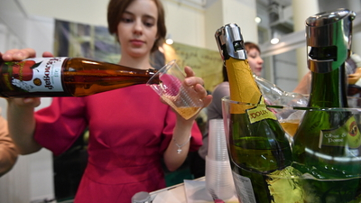 В России заблокировали смертельный сидр: Количество жертв напитка увеличилось до 16