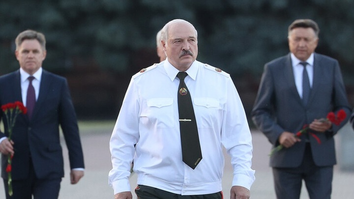 Не пытайтесь нас задушить! Вы опоздали, господа!: Лукашенко отреагировал на санкции Запада