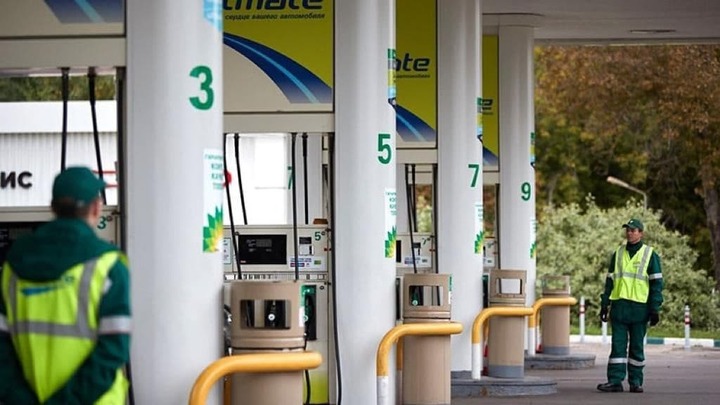 Пока заправляется авто: АЗС Роснефти внедряют финансовые услуги