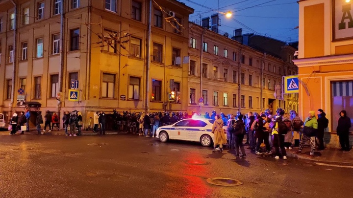 Более 50 арестованных за сутки: в Петербурге суды рассматривают дела по несогласованной акции
