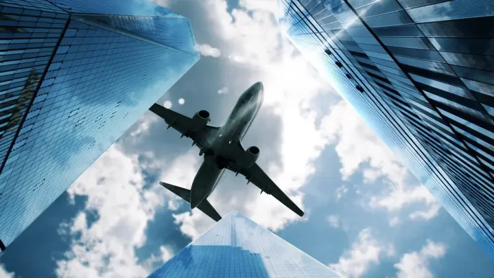 Самолёт, за которым следят тысячи глаз, пересёк границу России