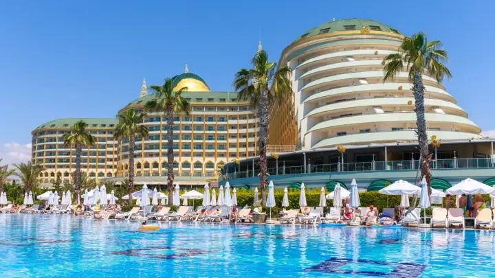 Туристам предлагают вместо ОАЭ другие страны: Китай, Мальдивы или Египет с Турцией