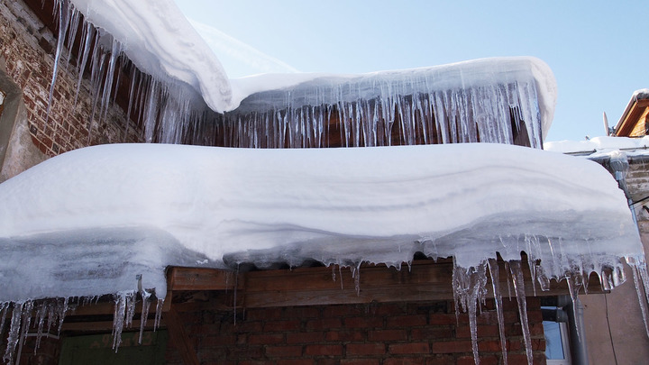 В Александрове осудили завхоза райбольницы, из-за которого наледь упала на авто с водителем