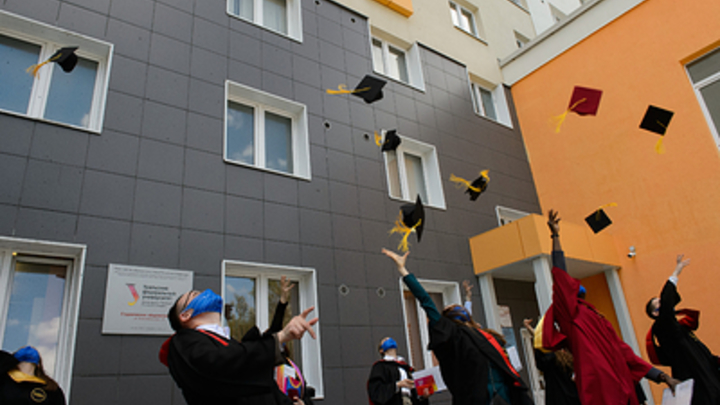 Больше 600 выпускников ростовских школ получили золотые медали