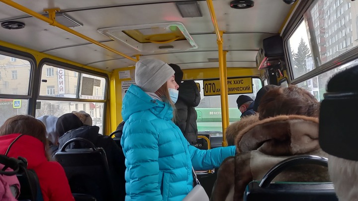 В Екатеринбурге жители Академического района нашли способ обойтись без набитых автобусов