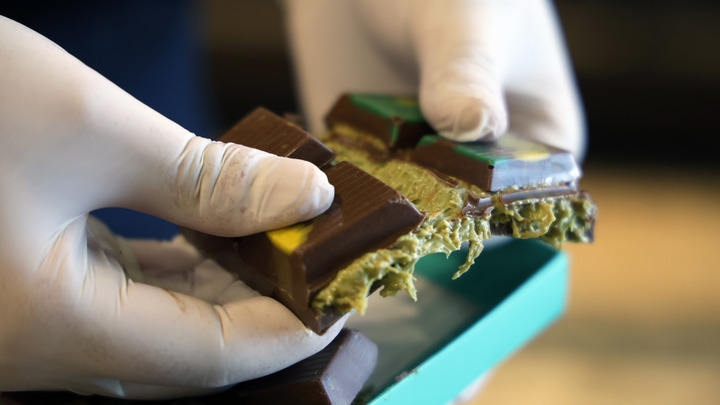 Дубайский шоколад довёл до суда: Таможенники в Тюмени пресекли контрабанду самого модного десерта