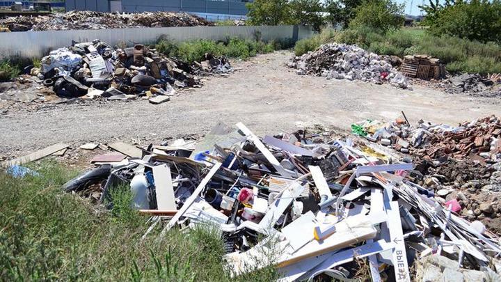 «Она не большая, она - огромная»: власти Краснодара увидели несанкционированную свалку на окраине