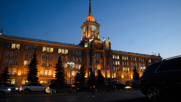 Парковку на площади 1905 года в Екатеринбурге закроют почти на месяц с 25 июля