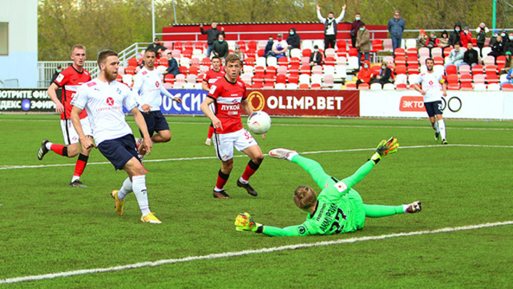 Болельщиков Крыльев Советов повезут в Нижний Новгород поездом