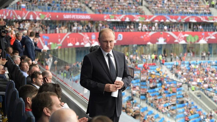 Стало известно, что Путин подарил юным футболистам из Тотема