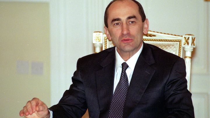 Хлопнул дверью и ушел: Арестованный экс-президент Армении не стал давать показания