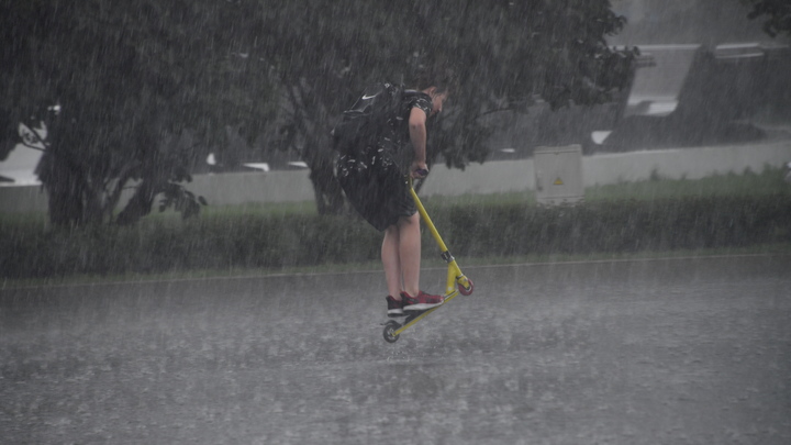 Ураганные ветры и мощные ливни: Под угрозой 11 регионов России