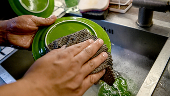 Так мыть посуду нельзя! Три опасных для здоровья ошибки, которые делают многие