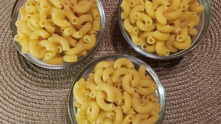 Вы даже макароны сливаете неправильно: Видеосовет за 5 секунд