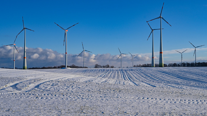 Возобновляемая энергия такая…: Бочаров в двух фотографиях объяснил, почему без России никуда