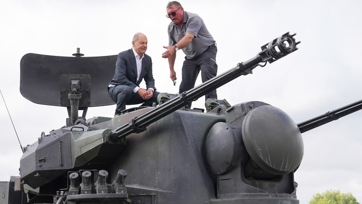 Канцлер Шольц залез на ЗСУ Gepard при встрече с войсками ВСУ и сделал заявление