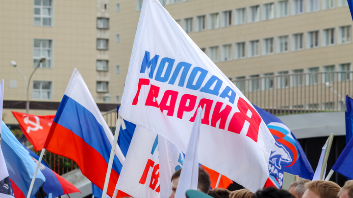 Молодогвардейцы доставили жителям Днепрорудного гуманитарную помощь