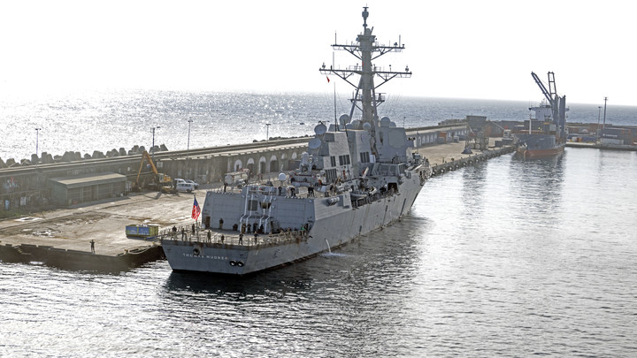 Неопознанный беспилотник атаковал американский эсминец в Красном море