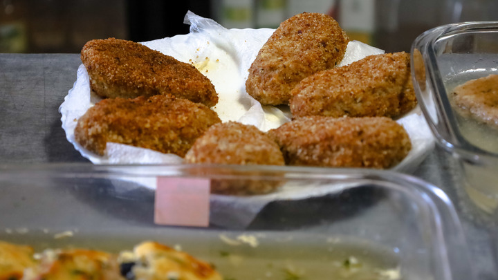 Прокуратура Ленобласти заинтересовалась котлетами, от которых “рвёт” школьников