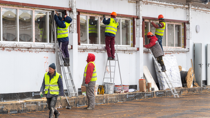 Запорожские строители проводят ремонт 20 больниц в регионе
