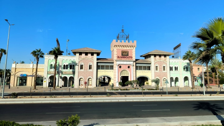 Русских туристов в Египте лишили бесплатного алкоголя и запретили выходить из отелей