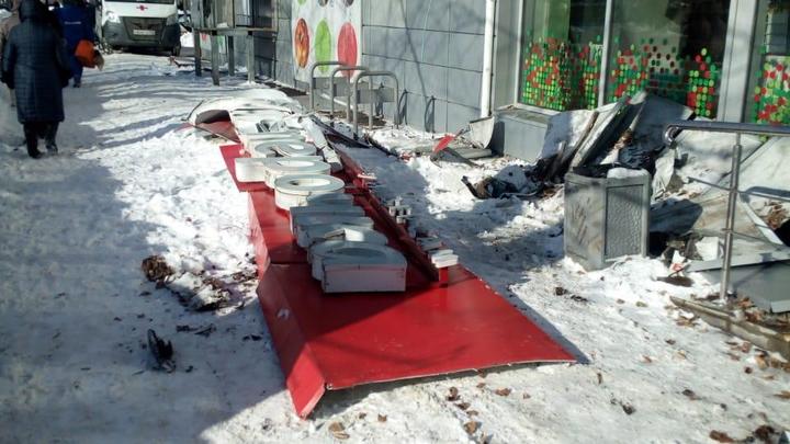 87-летняя нижегородка, на которую упала вывеска «Пятёрочки», скончалась в больнице