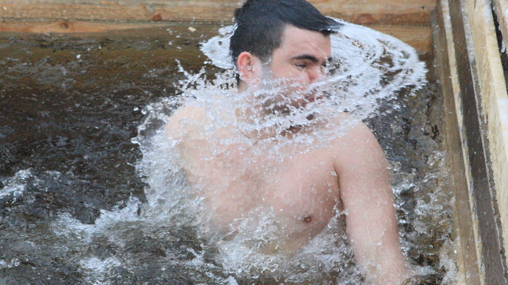 Непривитых магнитогорцев не пустят в тёплые раздевалки при купелях