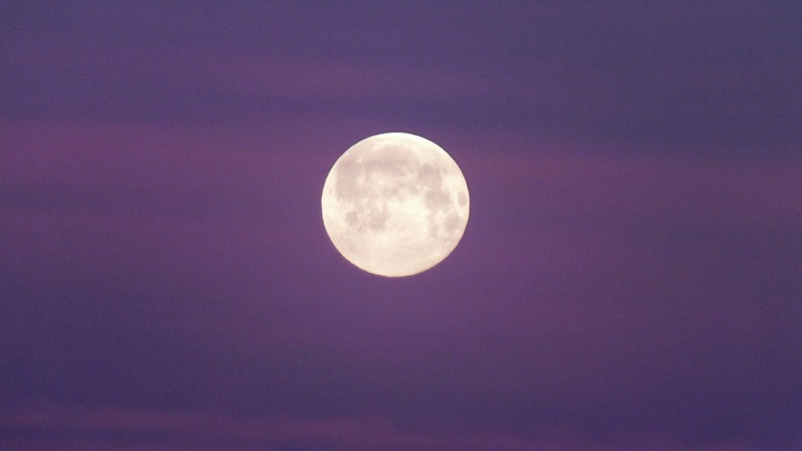 Китайские учёные обнаружили доказательства наличия родной воды на Луне