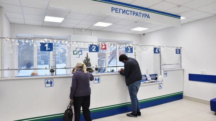 В горбольницу Бердска устроились работать 12 новых врачей