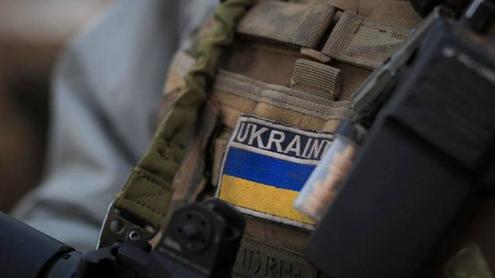 Сотрудники Службы безопасности Украины (СБУ) с позором бегут из Купянска