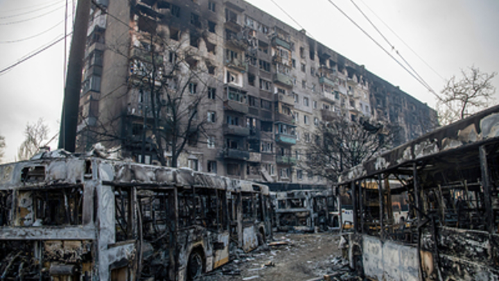Спасшиеся из Мариуполя жители подтвердили: Взорванный драмтеатр заминировал Азов*