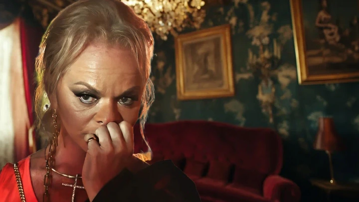 Пострадали тысячи: Лурье наконец-то получила ключи от квартиры Долиной. Поплавская предупредила - ставить точку пока рано